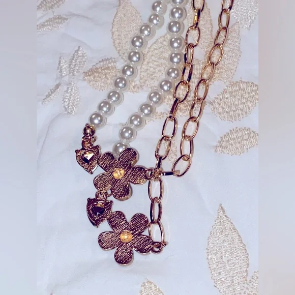 NEW Mixed Tones Necklace- 17” Chain & 1.75” Acrylic Blue Flower & Crystal 🤍 - Picture 3 of 16